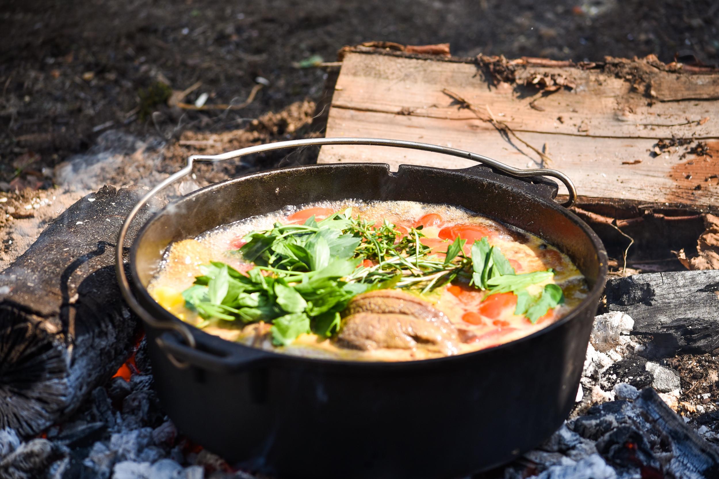 Zweierlei Wildhaxen aus dem Dutch Oven Wild auf Wild