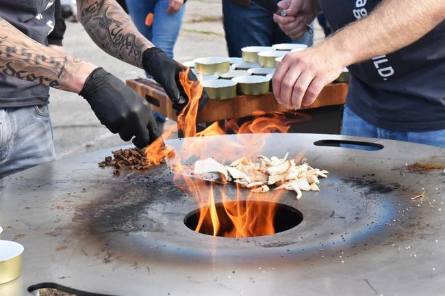 Asiatisch gewürzter Wildschweinnacken von der Feuerplatte