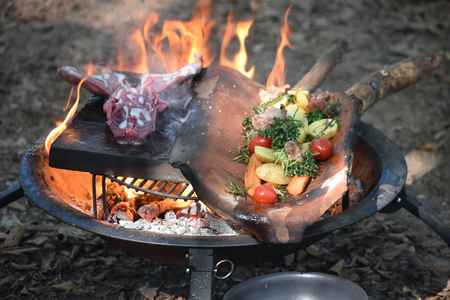 Beim Outdoor Cooking sind leckere Gerichte aus Wildbret, Fisch, Krebstier und Honig entstanden.