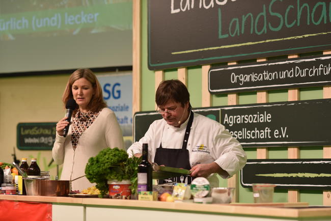 Bei Chefkoch Georg Barta kommt auf der Grünen Woche nur Wild in den Kochtopf.