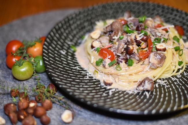 Spaghetti mit Wildente in cremiger Weißweinsoße