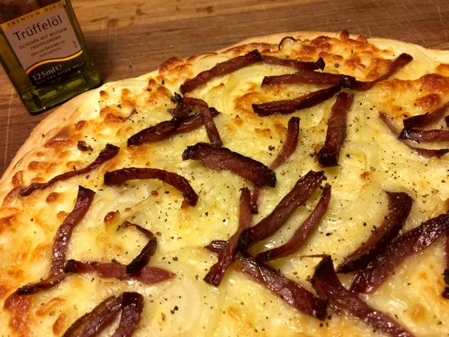 Elsässer Flammkuchen mit Wildscheinschinken