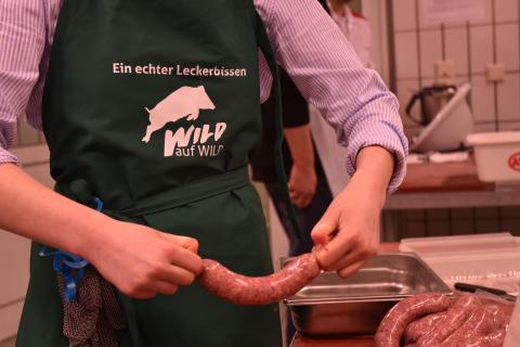 Wildbratwurst drehen