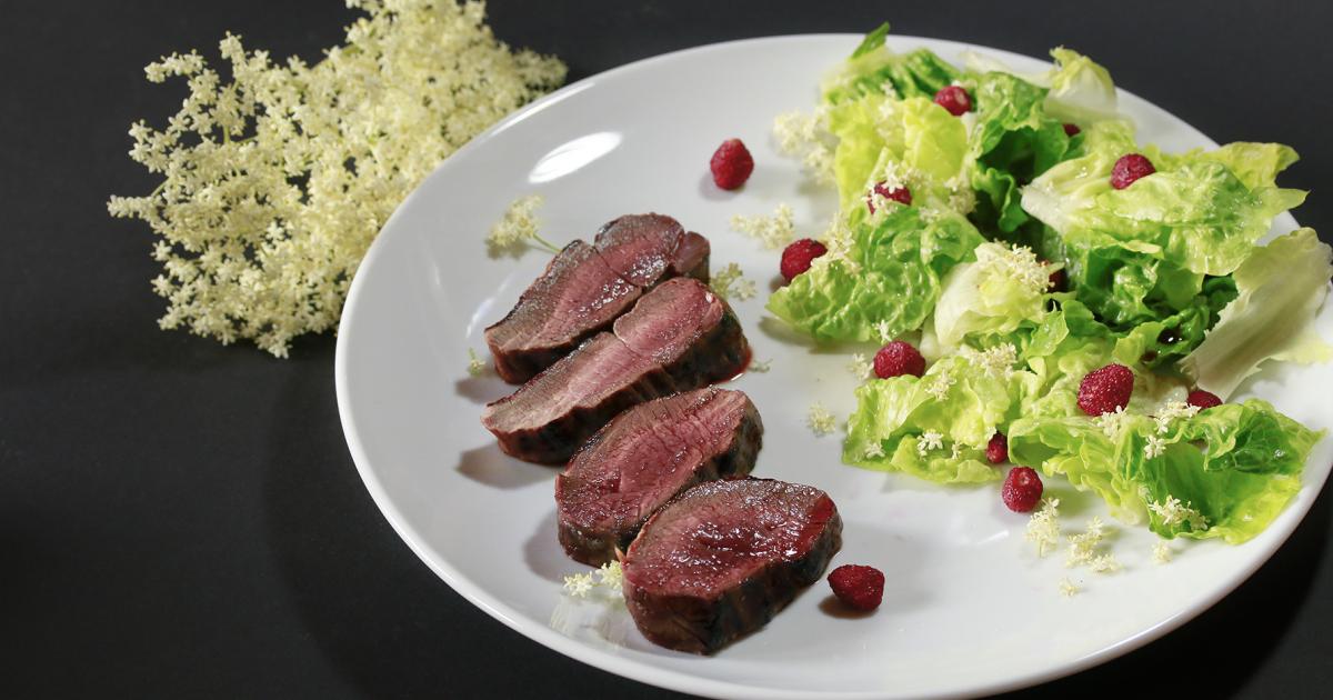 Rehsteaks vom Grill in selbstgemachter feuriger Marinade | Deutscher ...