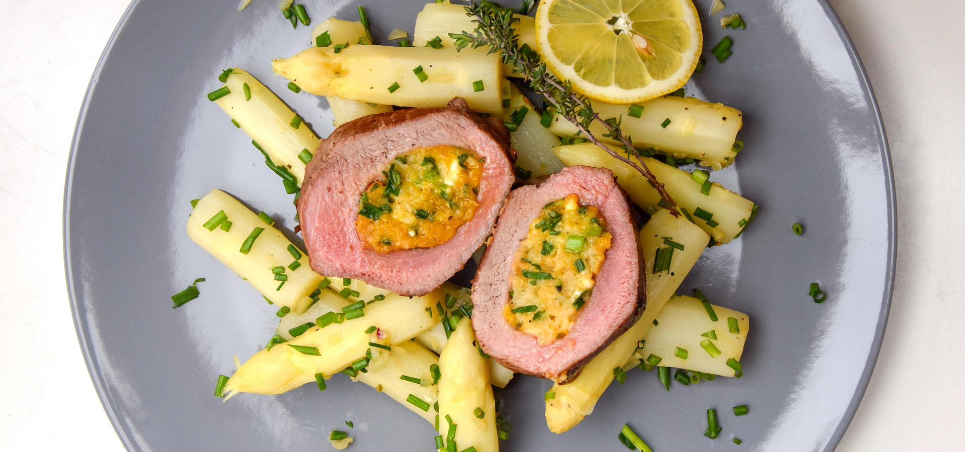 Gefüllter Wildschweinrücken mit mariniertem Spargel | Deutscher Jagdverband