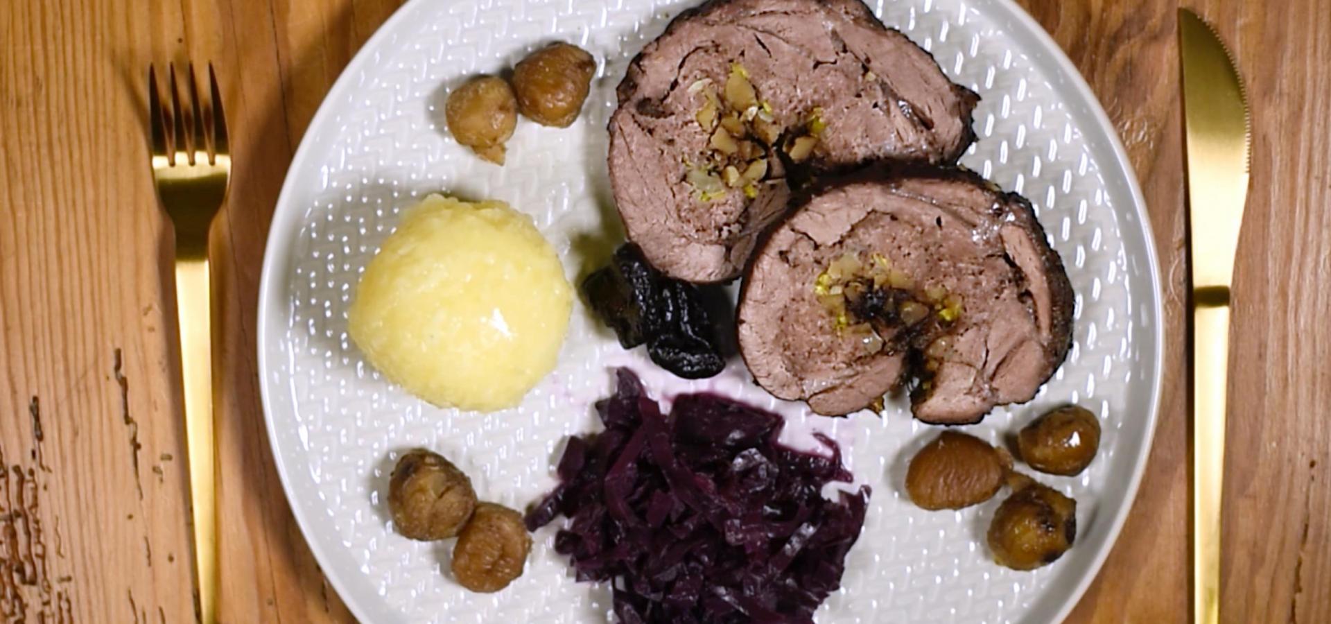 Gerollter Wildschweinbraten mit nussig-fruchtiger Füllung | Deutscher ...