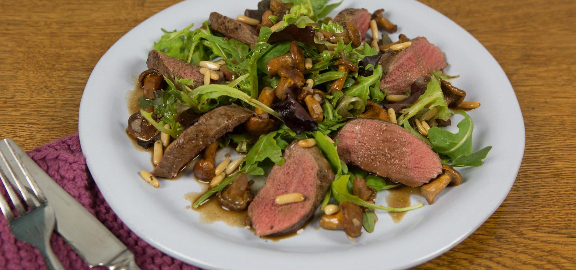 Sommerlicher Salat mit gebratenem Rehrücken | Deutscher Jagdverband