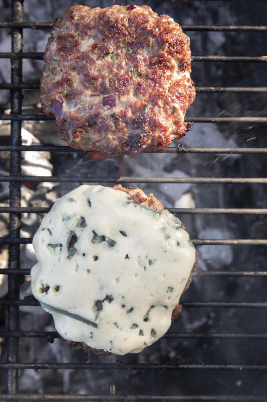 Wildburger mit Blue Cheese und Guacamole | Deutscher Jagdverband