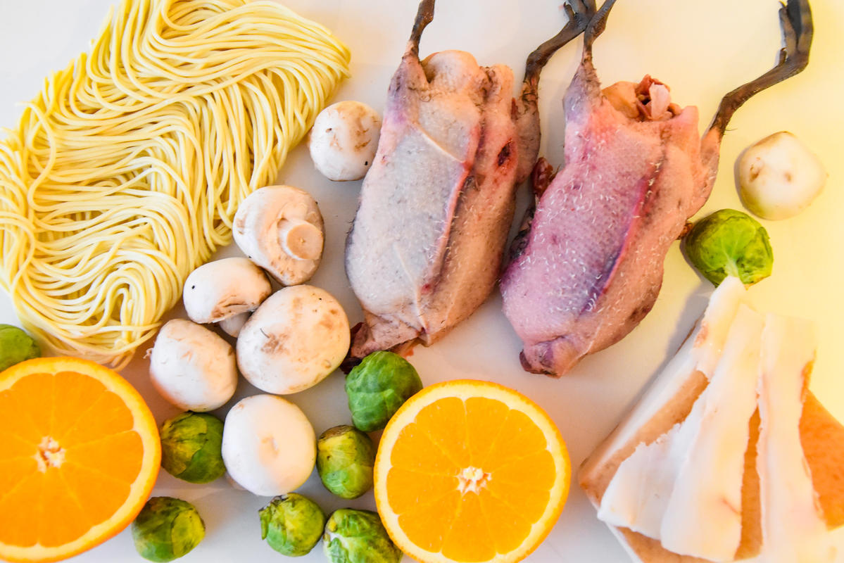 Die Hauptzutaten für das Rezept: Krickenten, Pasta, Rosenkohl und Champignons.  (Quelle: Kapuhs/DJV)