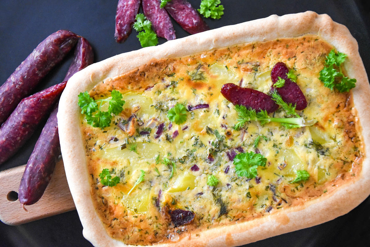 Für etwa 40 Minuten backen, anschließend mit Fenchelgrün und Petersilie garnieren.  (Quelle: Kapuhs/DJV)