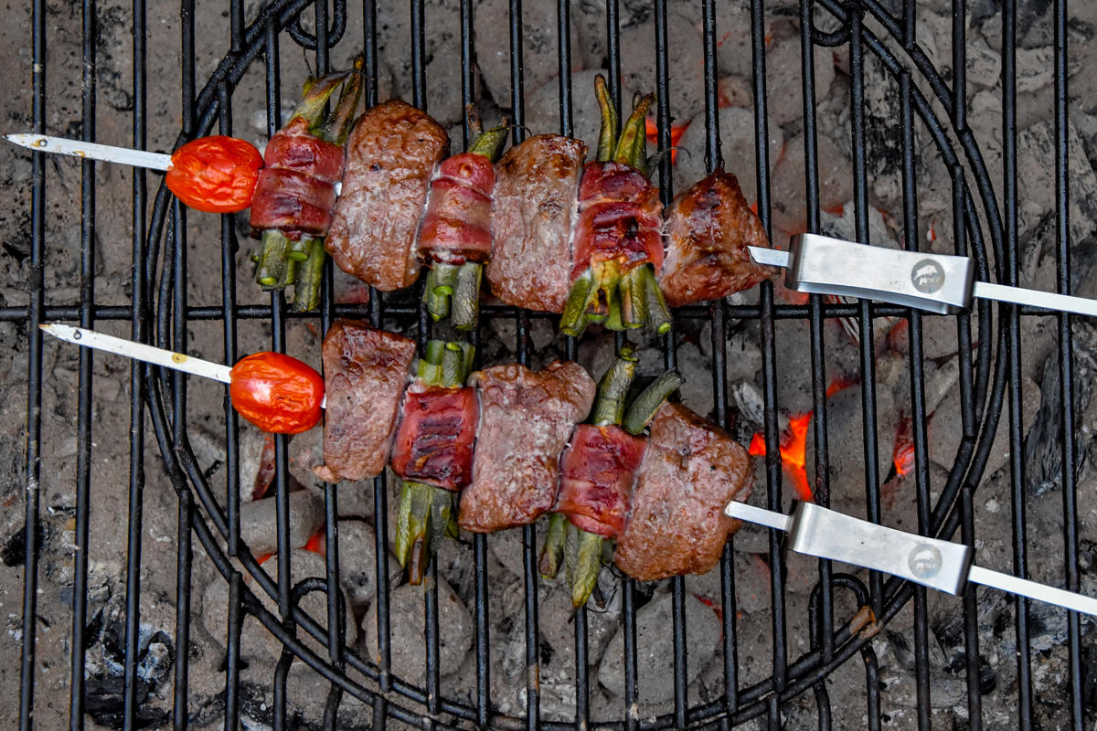 Bei direkter Hitze rundherum grillen.  (Quelle: Kapuhs/DJV)