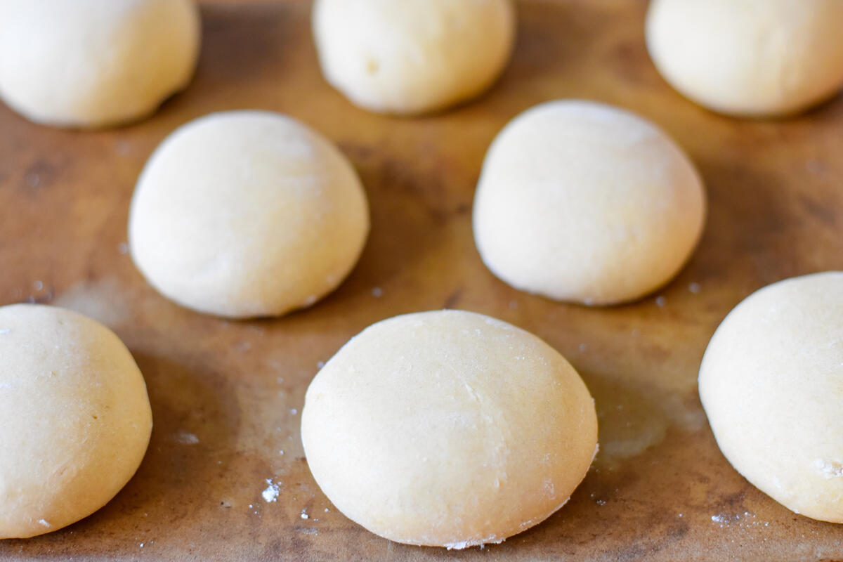 Burgerbuns selber machen oder beim Bäcker des Vertrauens kaufen.  (Quelle: Kapuhs/DJV)