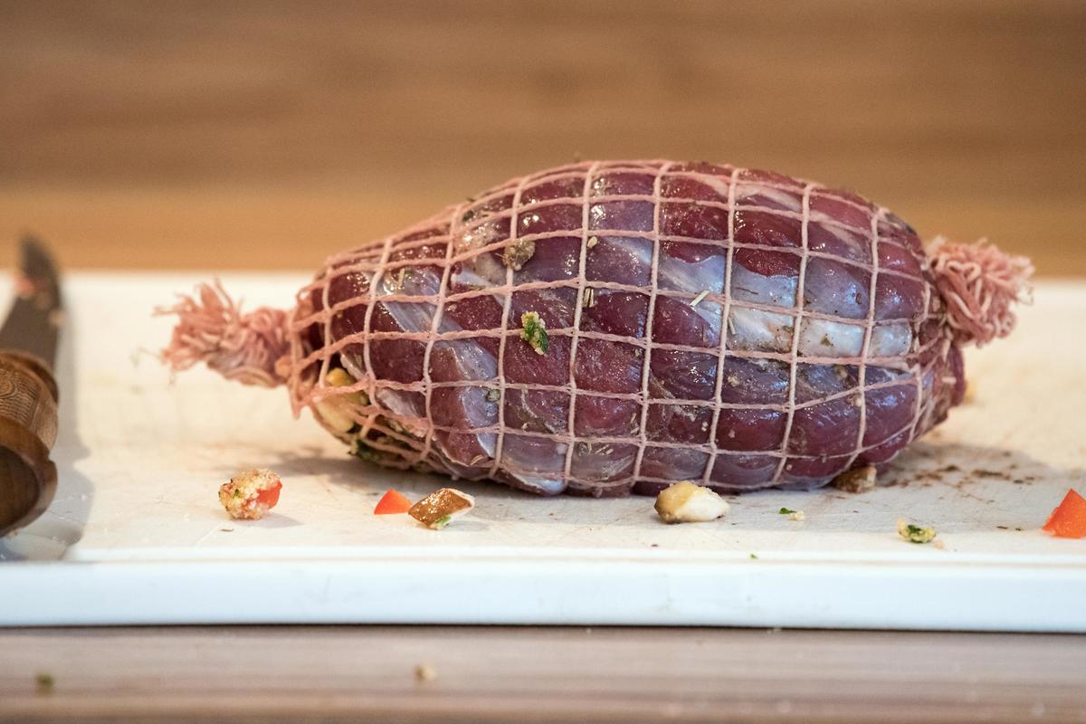 Wilder Rollbraten mit Pilz-Kräuterfüllung | Deutscher Jagdverband