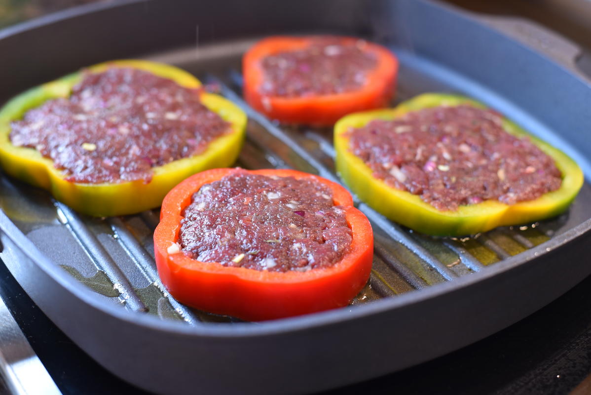 Mit Hackfleisch befüllen und in Olivenöl anbraten. (Quelle: Kapuhs/DJV)