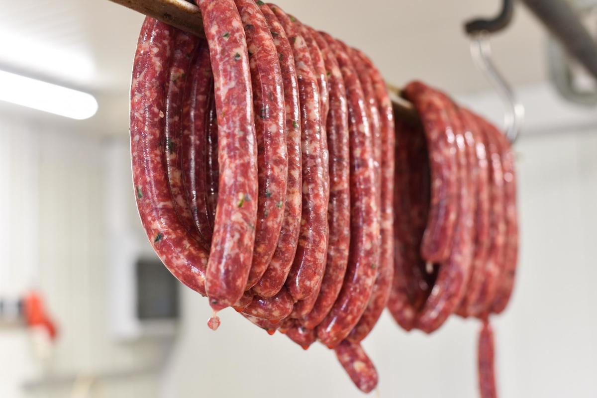 Wildschwein-Grillwurst mit Bärlauch und Käse | Deutscher Jagdverband