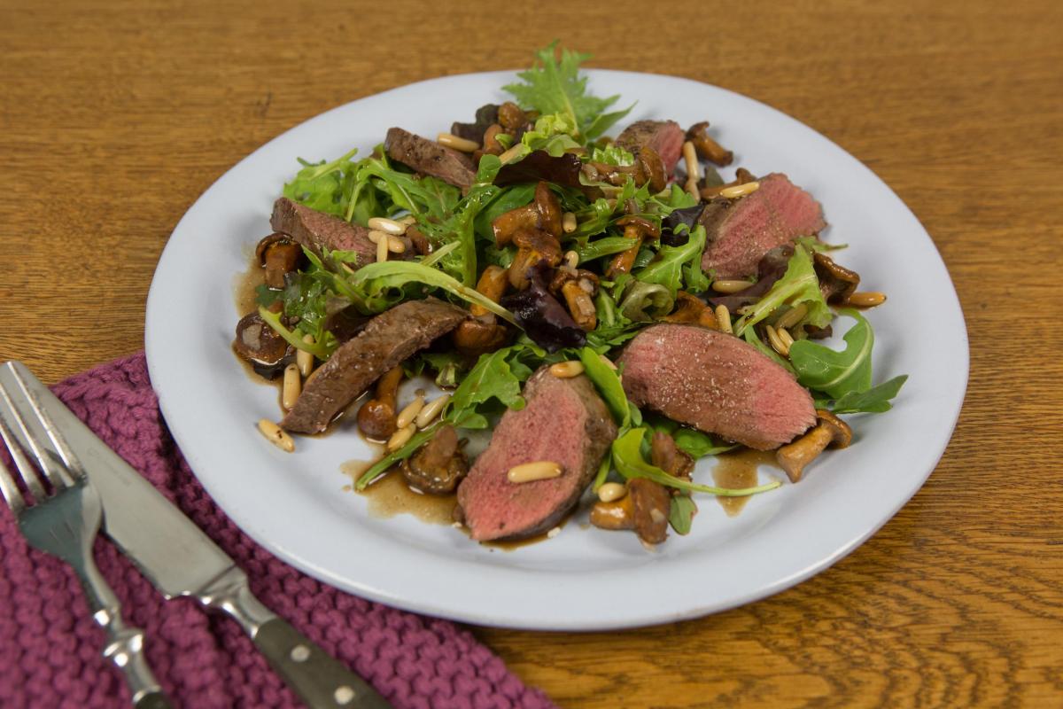 Sommerlicher Salat mit gebratenem Rehrücken | Deutscher Jagdverband